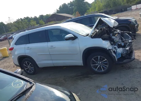 2018 Toyota Highlander Xle z USA, uszkodzony, nr VIN 5TDJZRFH5JS554046